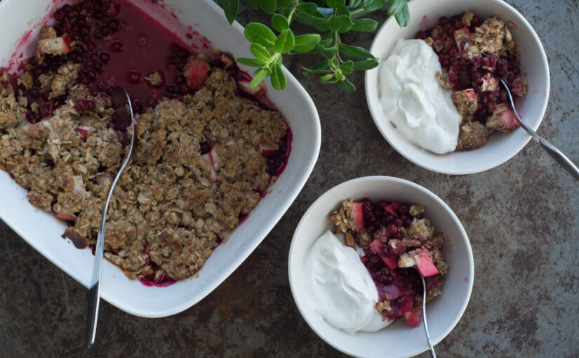 Halva-puolukkacrumble